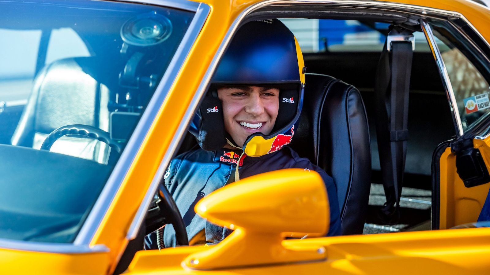 Ford: Max Verstappen και Arvid Lindblad οδηγούν 12 «θρύλους» 100+ ετών στην πίστα (+video)